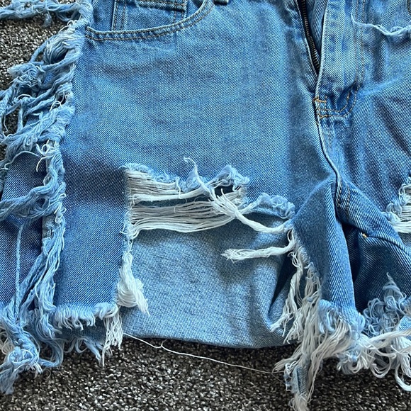 Distressed, high to low shorts - Picture 5 of 6